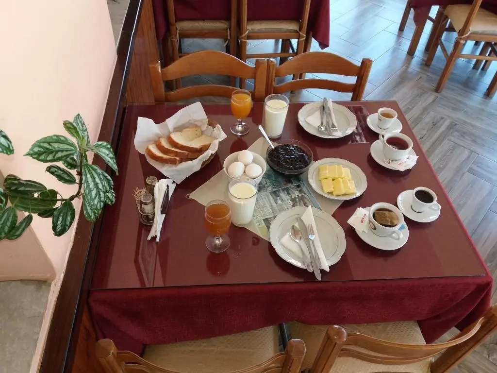 Qiqi Hotel