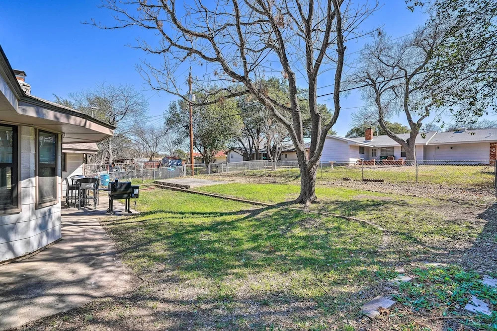 Lovely San Antonio Home ~ 13 Mi to Downtown