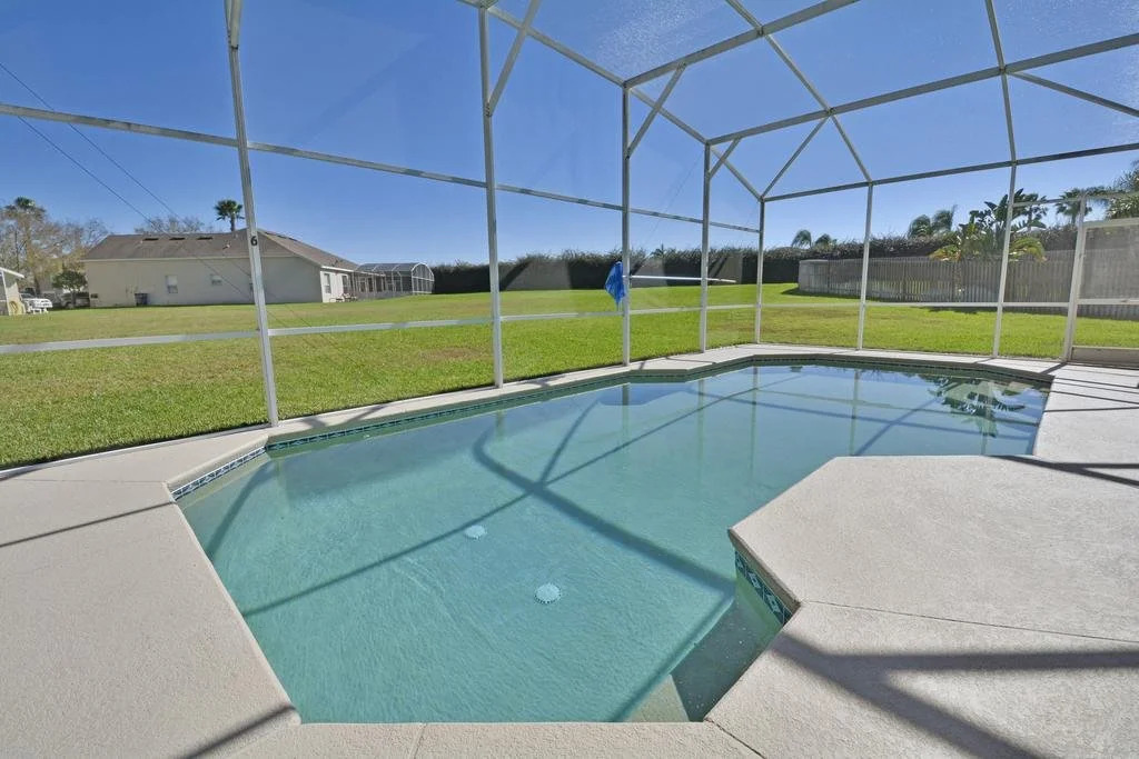 Hampton Lakes Villas - Holly Corner