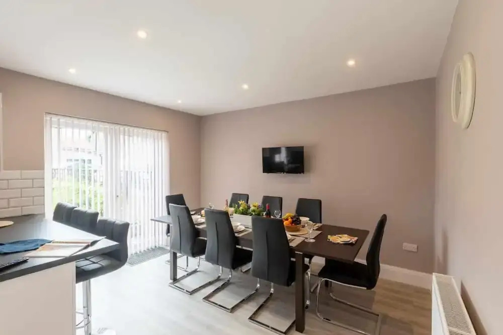 Buckingham House - Spacious 3-bedroom