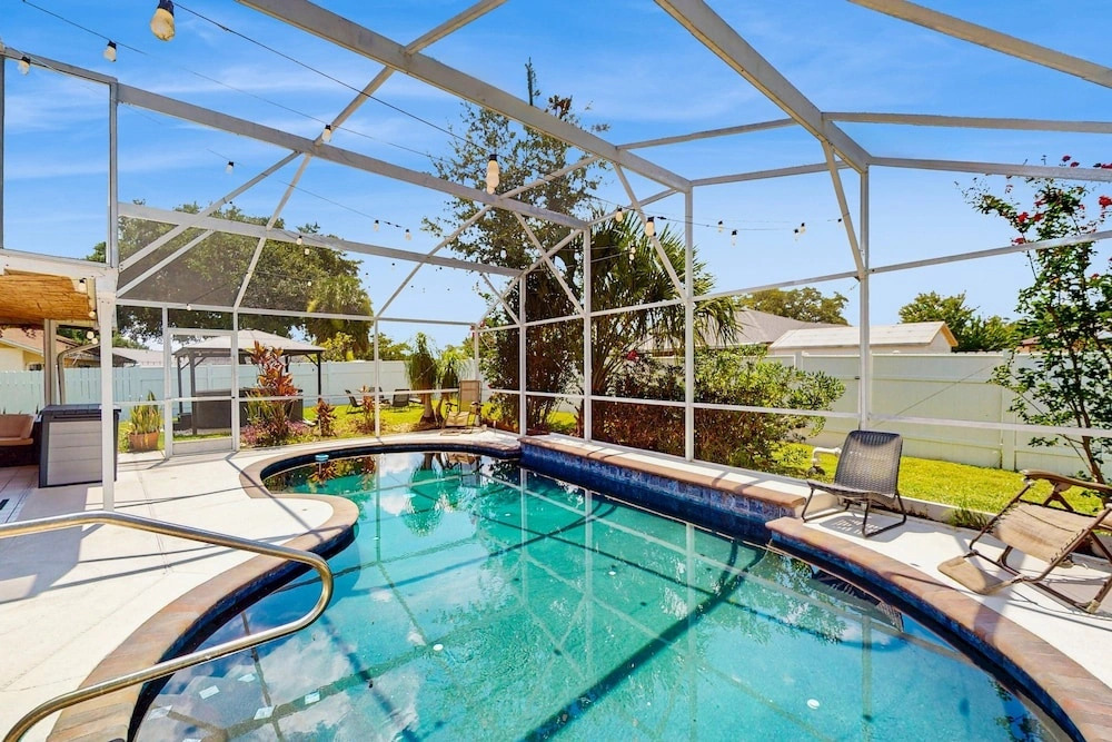 Spacious Home W/private Pool, Hot Tub & Game Room Near Disney