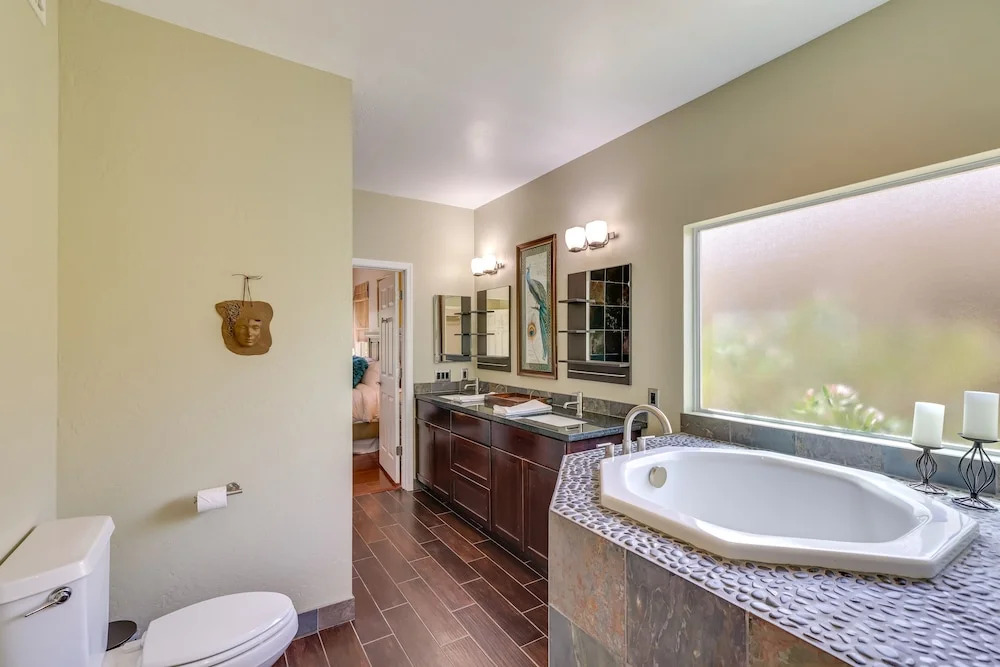 Golf & Unwind Poolside: Cave Creek Group Retreat!
