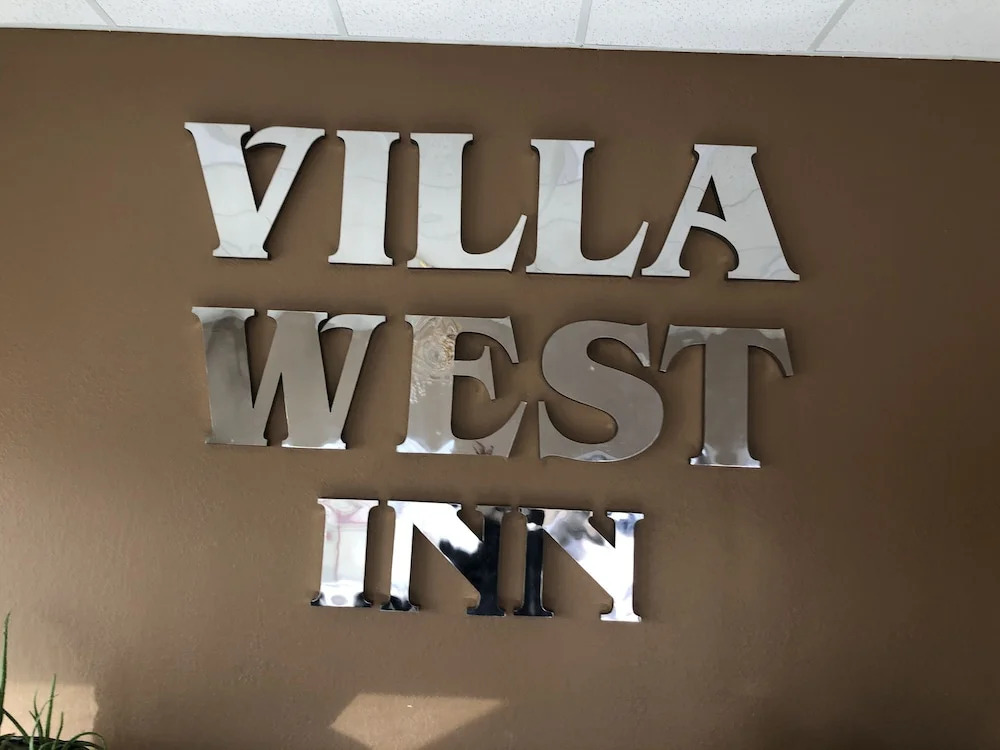 Villa West Inn