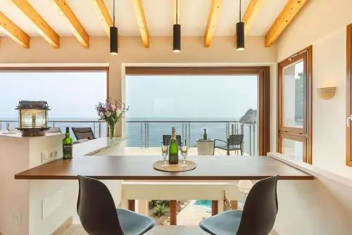 Sea Front Villa with Access Mallorca 8 Pers