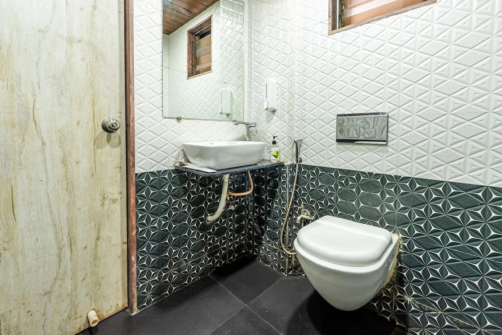 Itsy Hotels Golden Birds