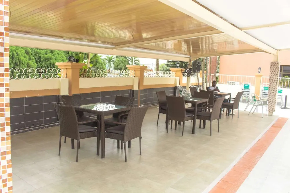 Villa Park Hotels