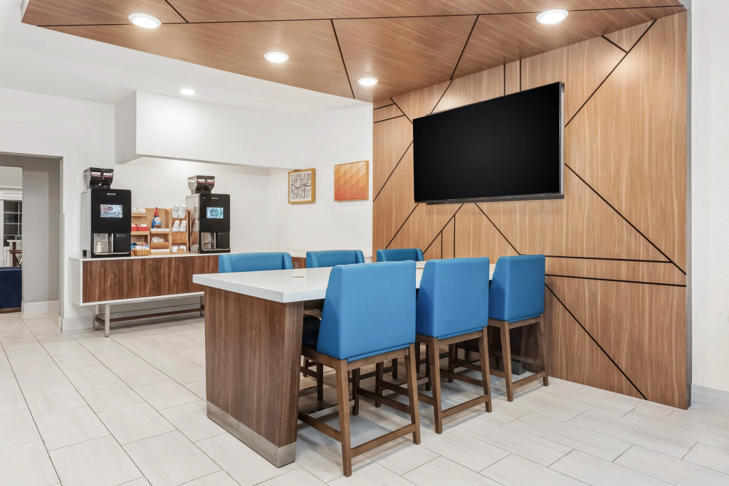 Holiday Inn Express Hotel & Suites Bloomington-Normal University Area by IHG