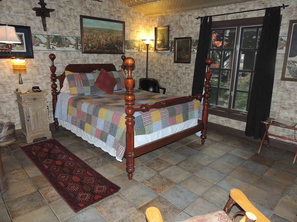 Historic Farnsworth House Inn