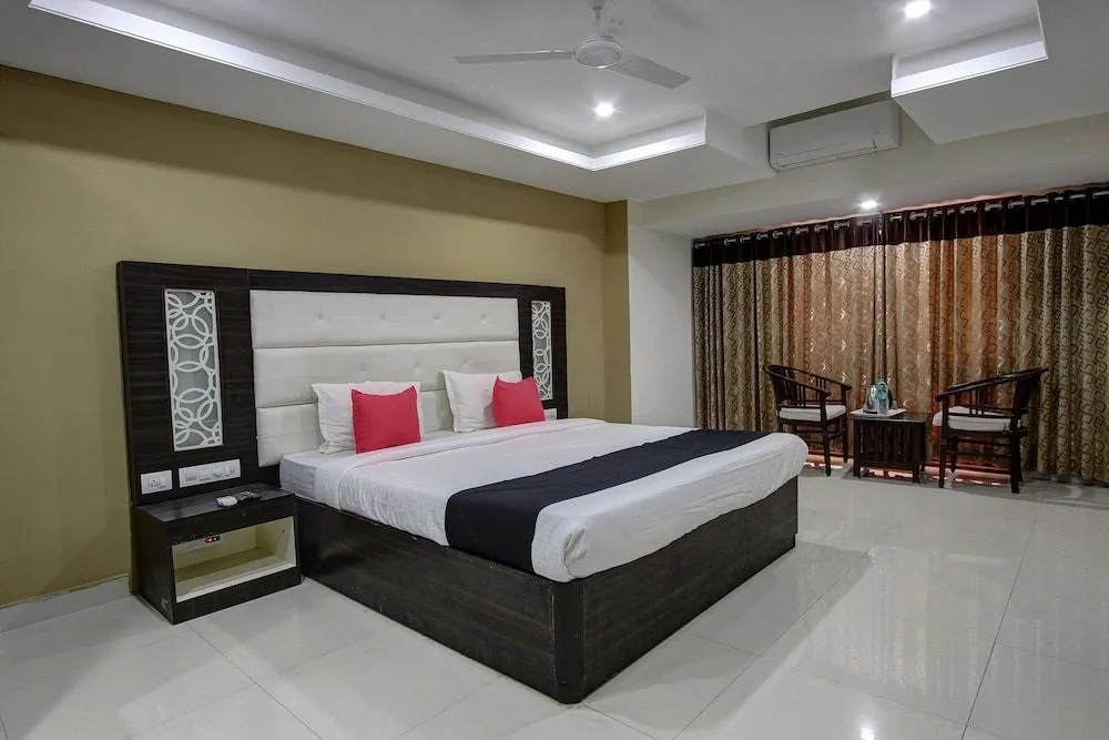 Capital O 46699 Hotel Insta