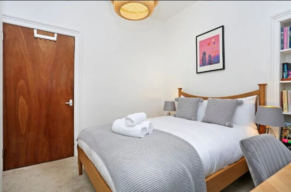 An Elegant and Artistic Apartment for 4