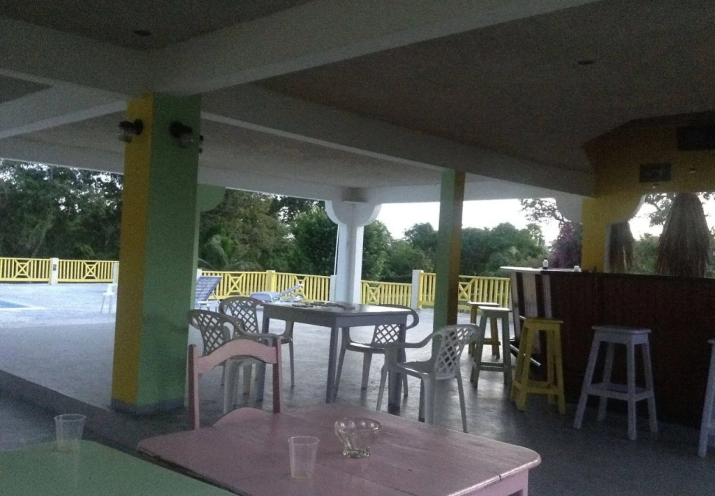 Royale Hummingbird Cliff Hotel