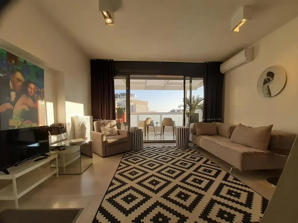 LOFT Suite 7
