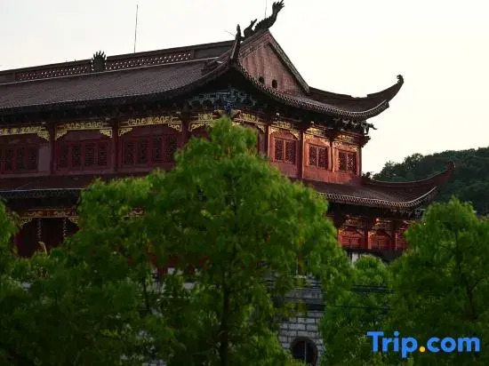 Lumen Shangshangqian Guesthouse Near Guoqing Temple