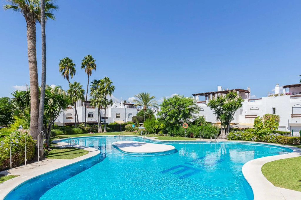 Charming Beachside Townhouse in San Pedro A Lovely Retreat Steps from the Shore