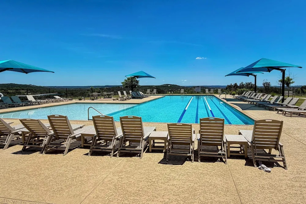 Scenic View! Lake Travis Cabin Near Wedding Venues