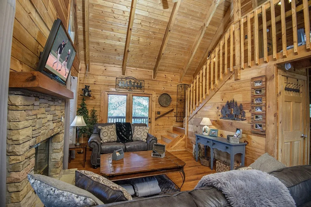 Knotty Pine by Eagles Ridge Resort