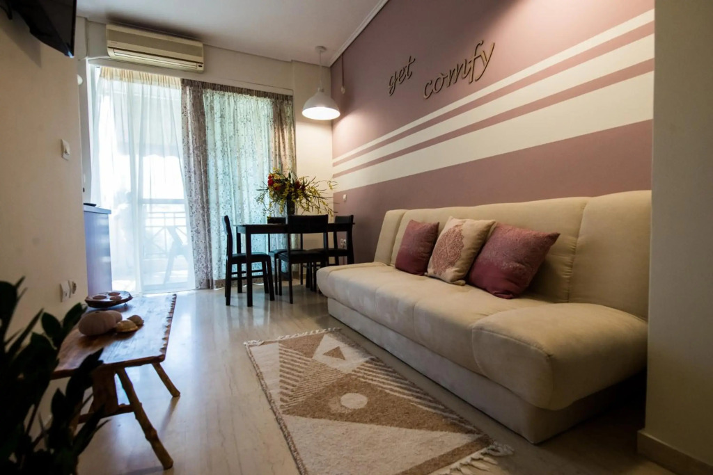 Evie's apartment