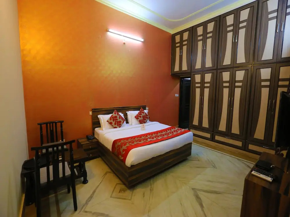 OYO 8681 Hotel Happy Homes
