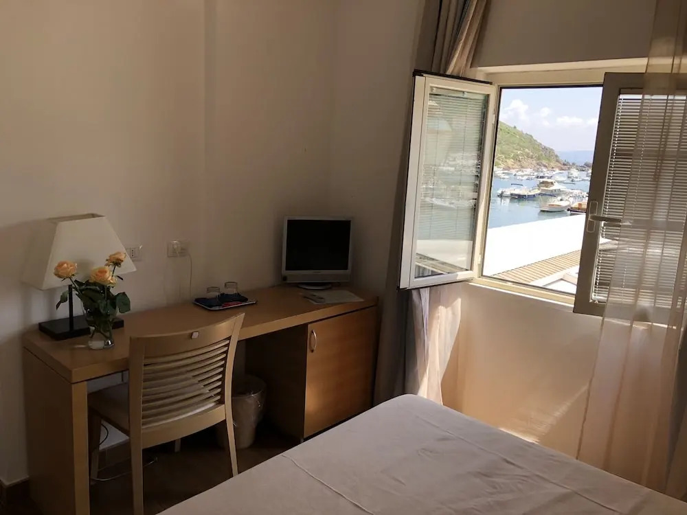Bi Hotel