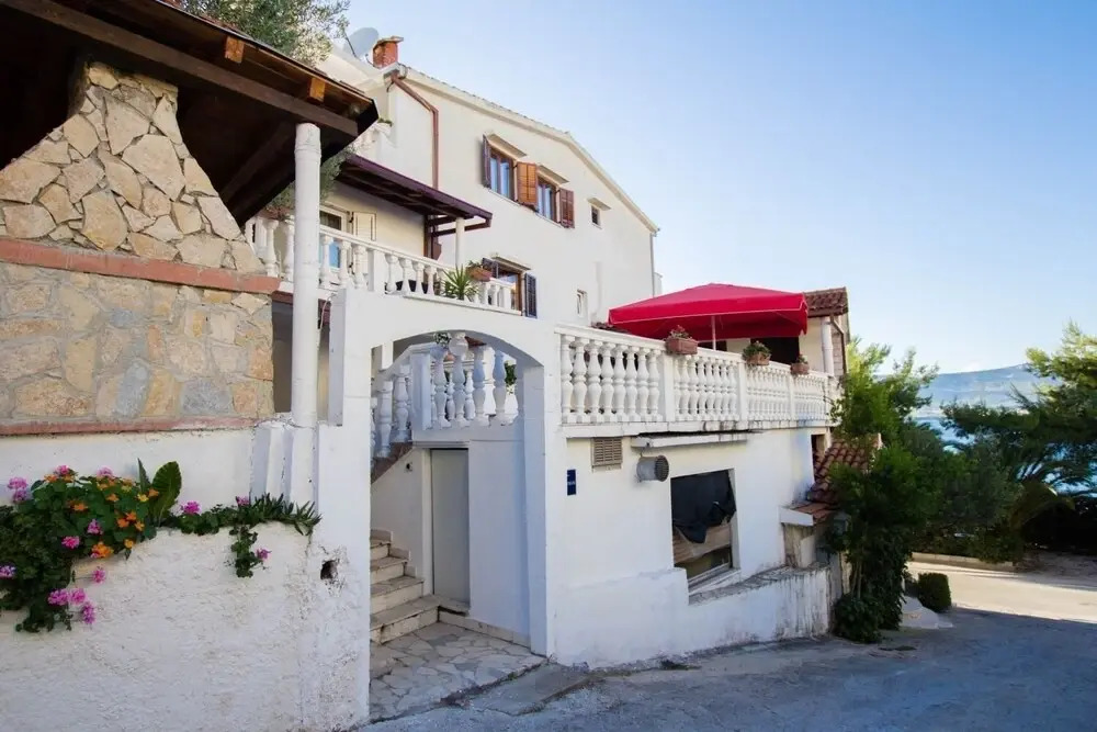 David - 20m From the Beach With Parking - A4