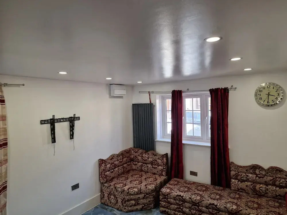 Cozy Dagenham Retreat - 2BR House