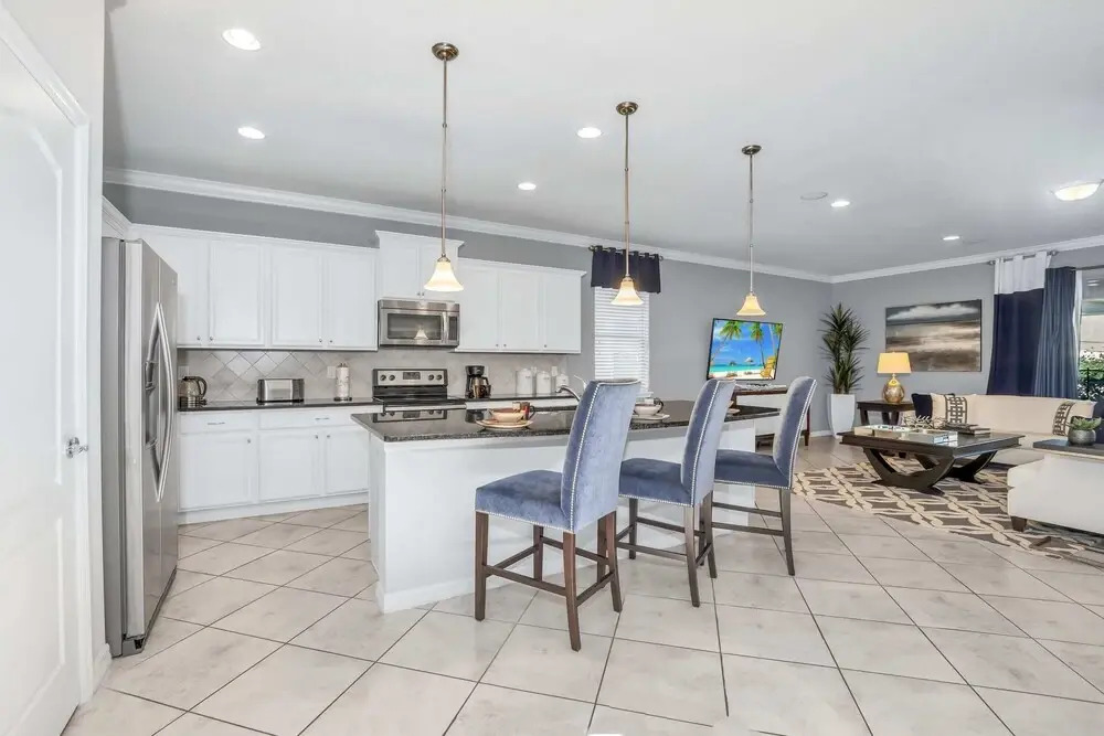 Sleek Home With Big Pool Area and Game Room, CDC Cleaning Standards #8ws105