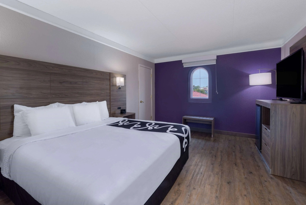 La Quinta Inn by Wyndham Kansas City Lenexa