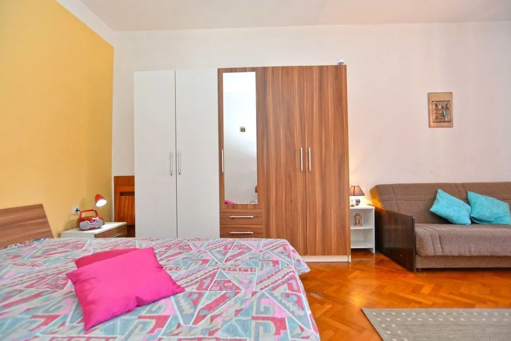 Apartment 1122