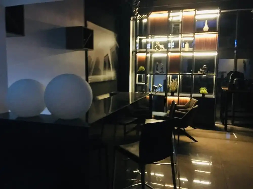 Luxor Apartments