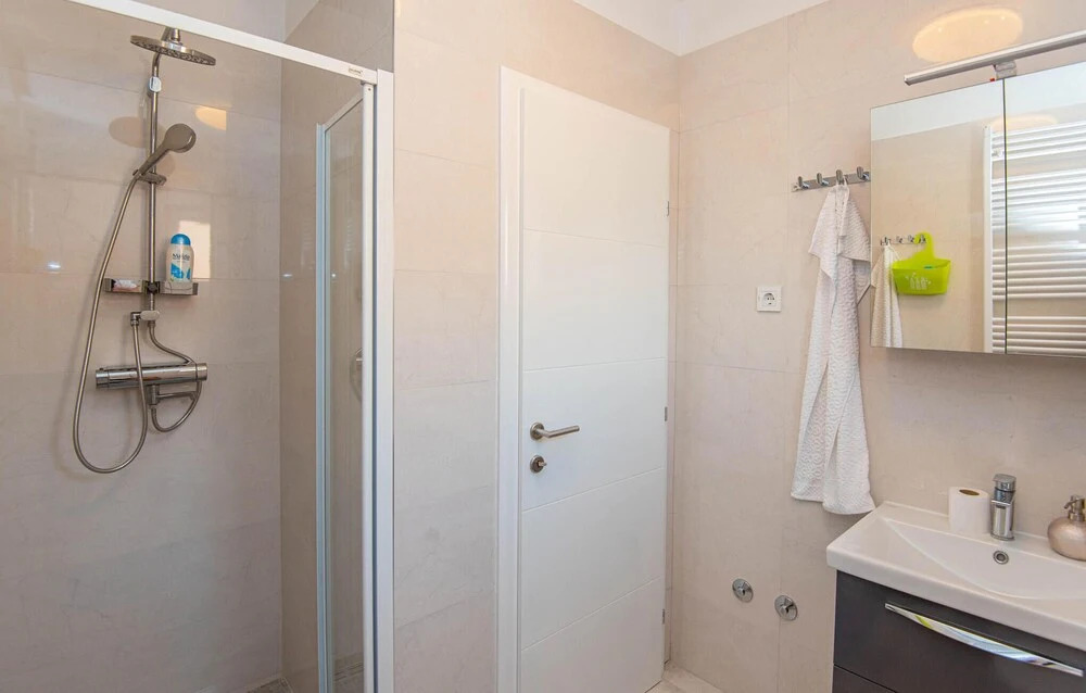 Stunning Apartment in Primosten With Wifi and 3 Bedrooms