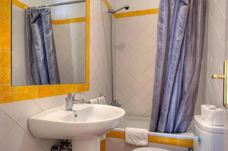 Angola 1 - 6 Bedrooms