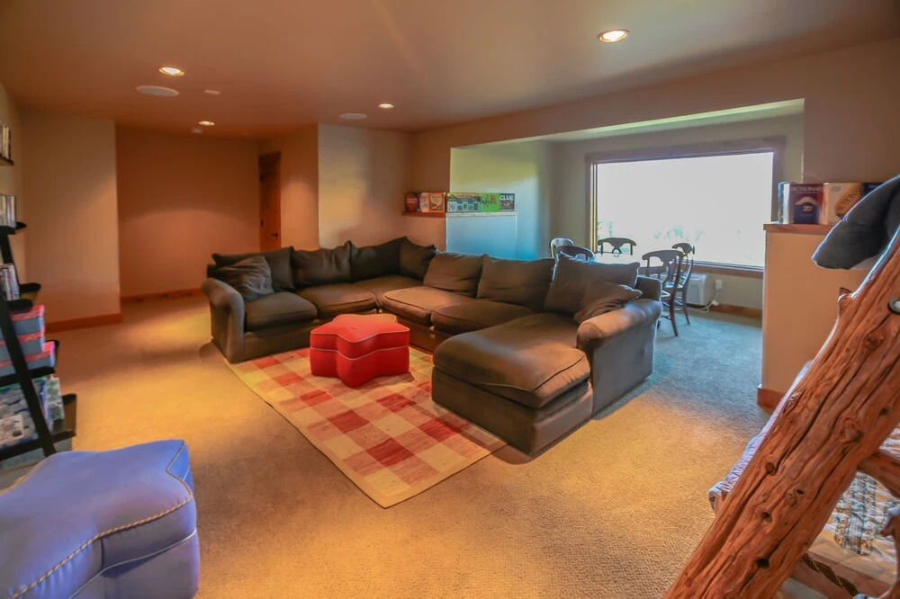 Miracle Lodge - Four Bedroom Cabin with Hot Tub