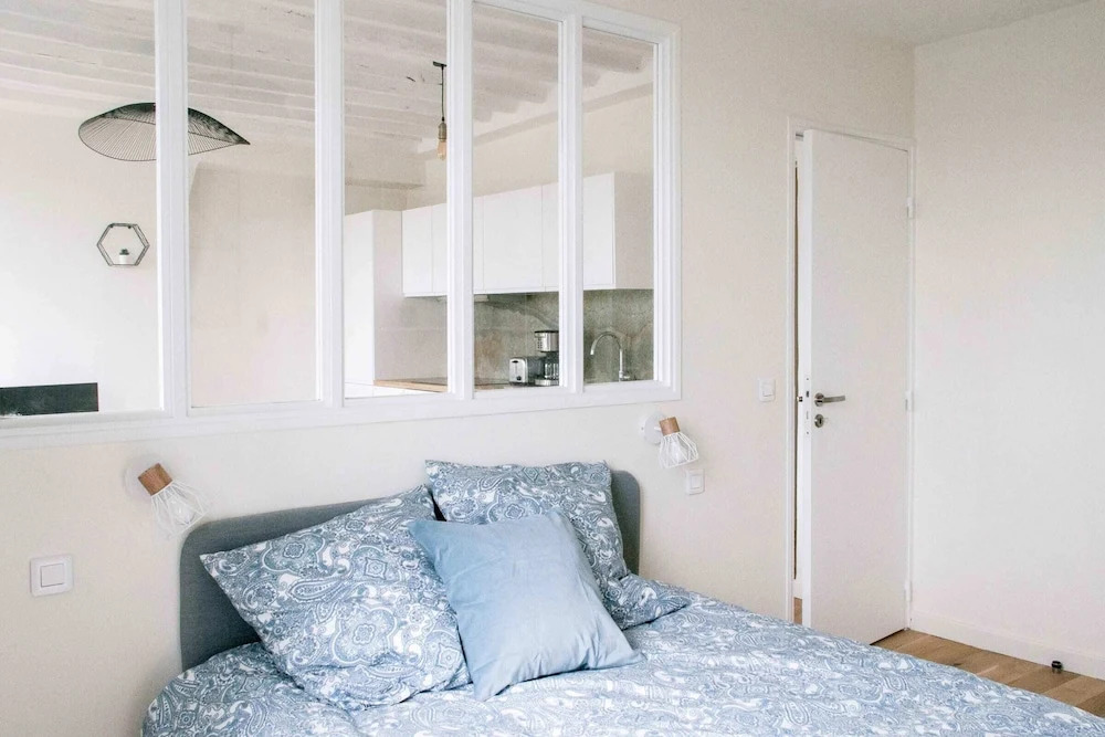 Renovated Apartment on the Outskirts of Paris