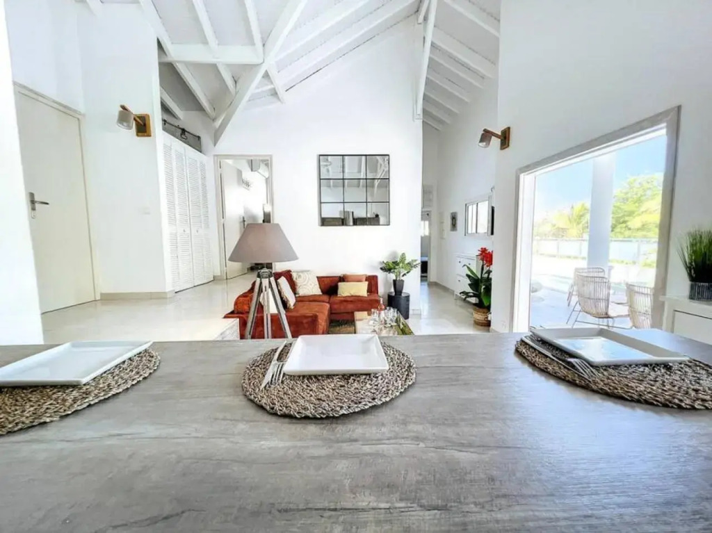 Villa Manoureva 10 min walk from Orient Bay Beach