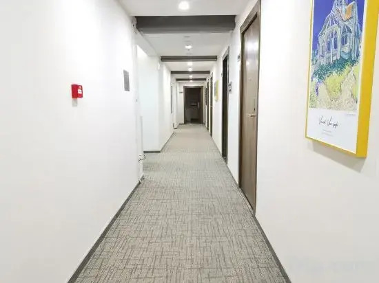 Manlu CC Hotel (Zhengzhou East Railway Station China Resources Times Square Branch)