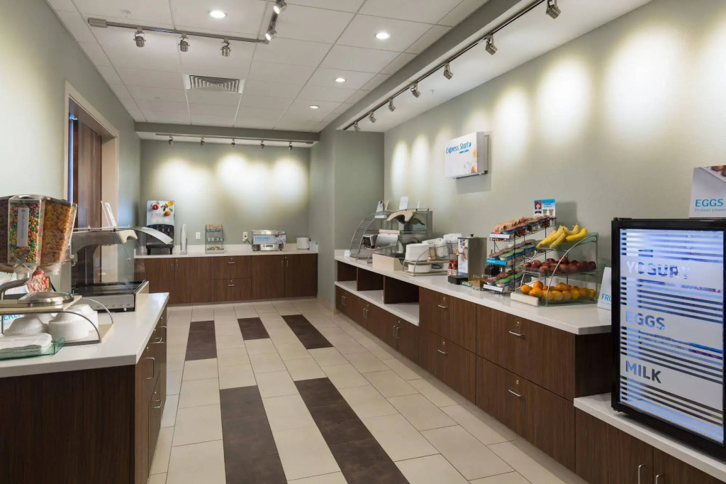 Holiday Inn Express Visalia-Sequoia Gateway Area by IHG