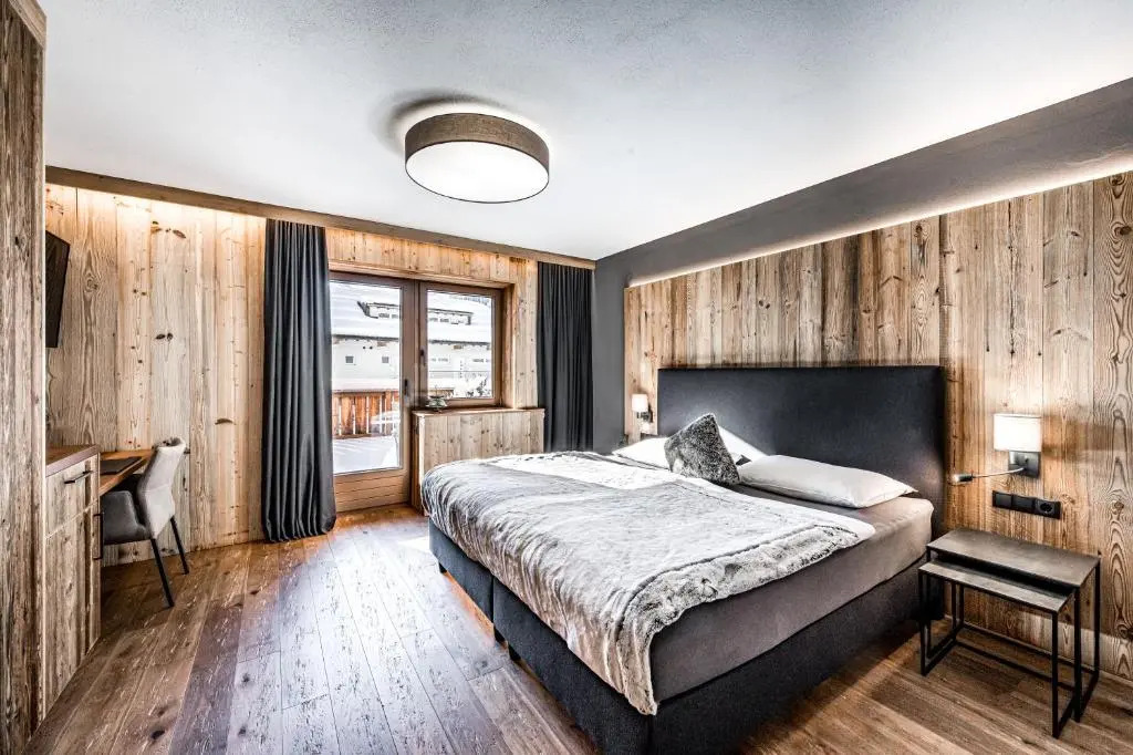 ALMMONTE SENSUM SUITES - Funky Living Hotel