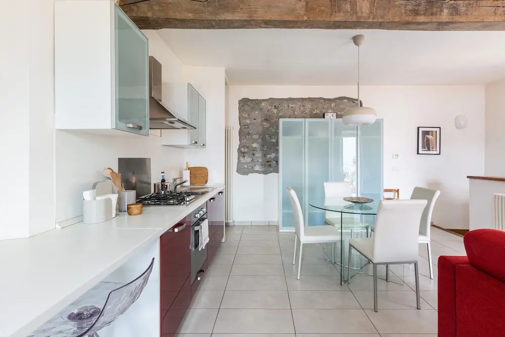 Lake View Terrace Apartment