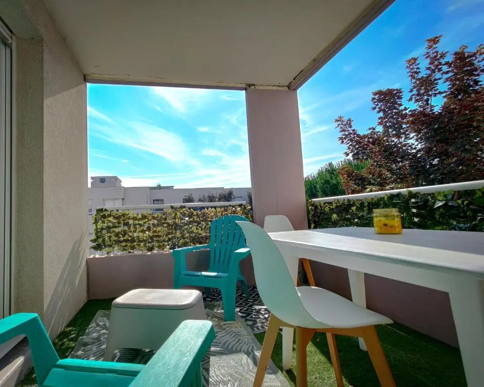 ○ T3 spacieux et très lumineux • Parking • WiFi ○