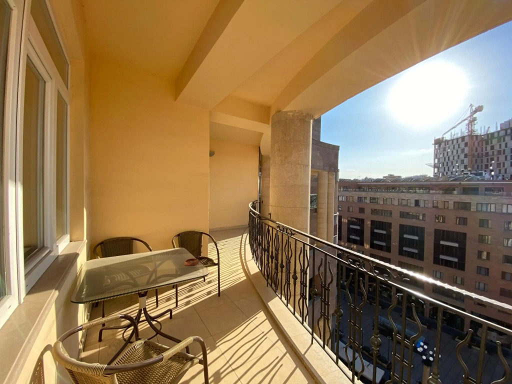 Northern Avenue 2 Bedroom Modern apartment With Open Balcony HH582
