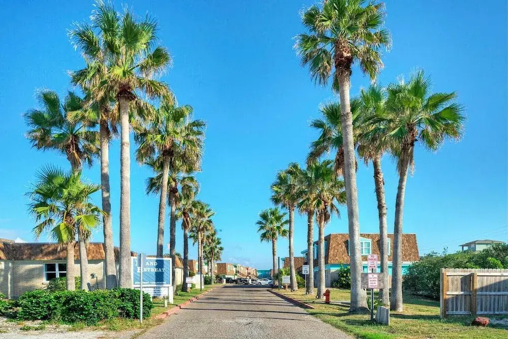 Beach Boardwalk, Gulf View, Pool, Tennis+pickleball Beach Please! by Avantstay