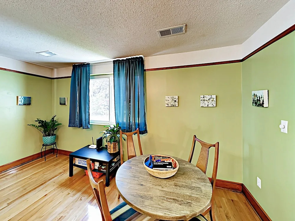 1734 Charleston (1655-161089) - 2 Br Home