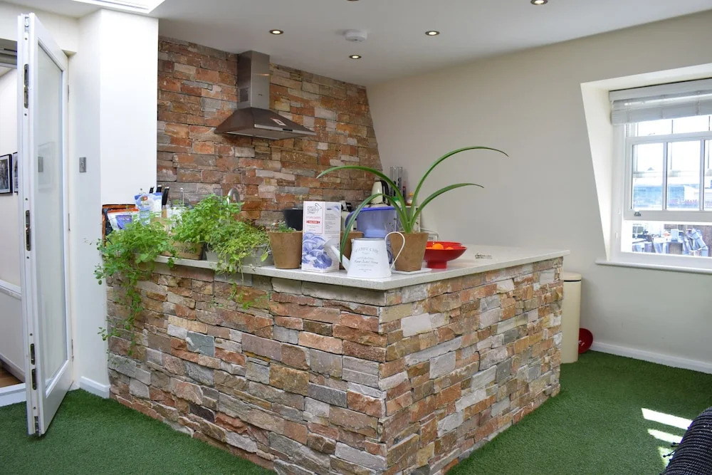 1 Bedroom Top Floor Flat In Fitzrovia