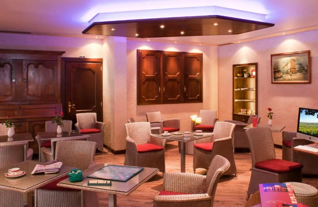 Logis Hostellerie Motel Au Bois Le Sire
