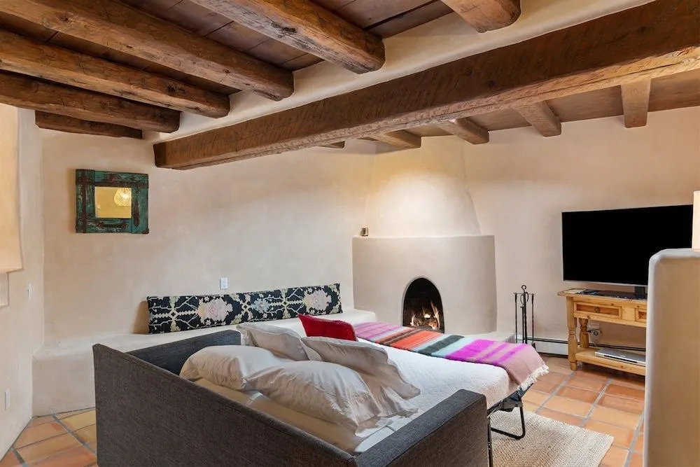 La Joya - Spacious and Historic Downtown Jewel