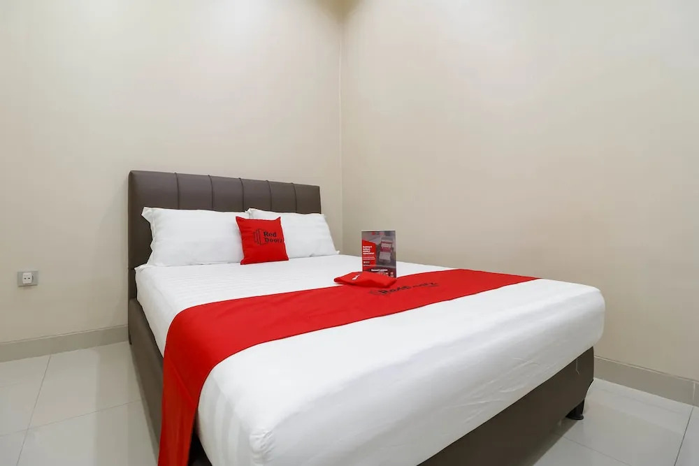 RedDoorz Plus near Dharmawangsa