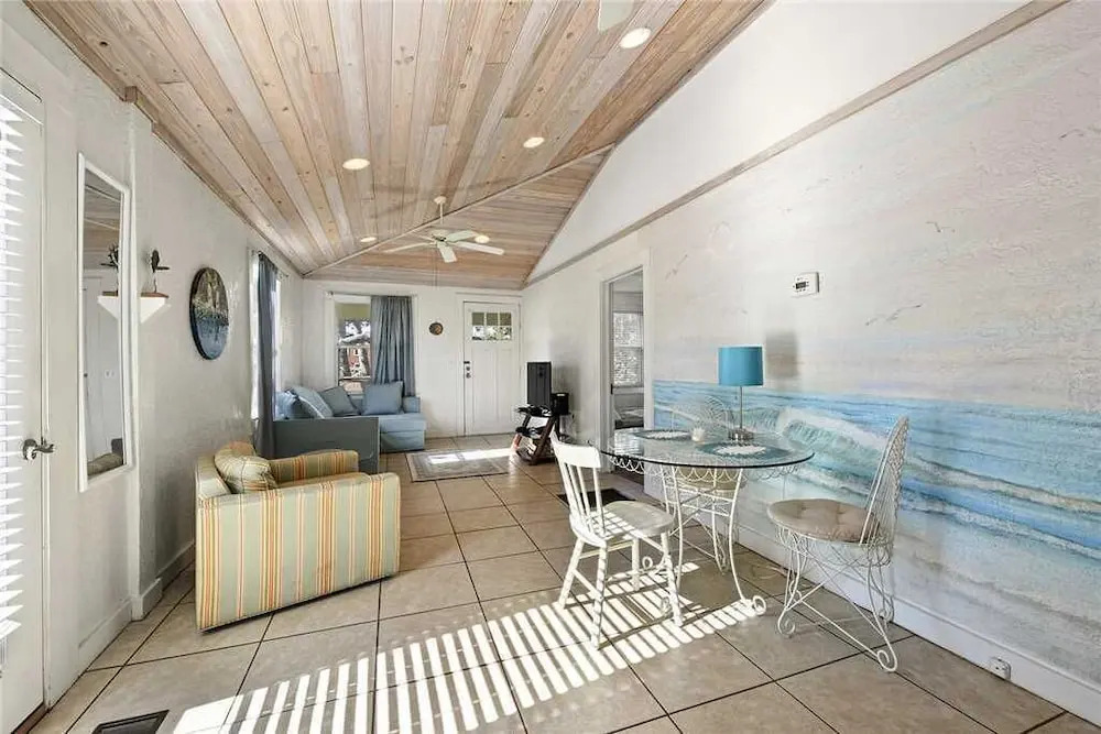 Coconut Cottage - Two Bedroom Home