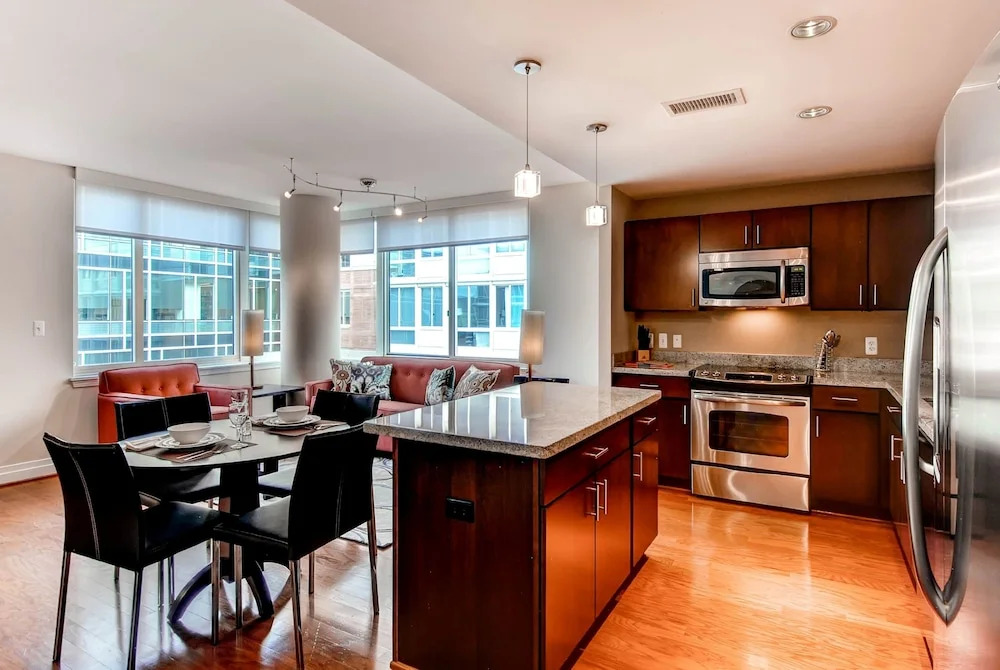 Global Luxury Suites at Toone Street