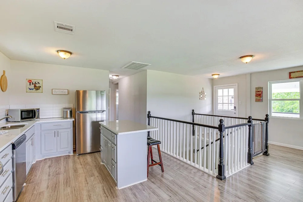 Granbury Home w/ Lake Views ~ 6 Mi to Boat Launch!