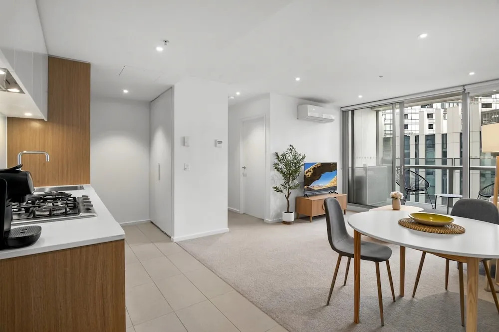 Marina-view 1-bed Apartment in Docklands